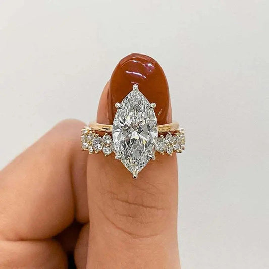 Anillo de Oro con Diamante de Talla Marquesa