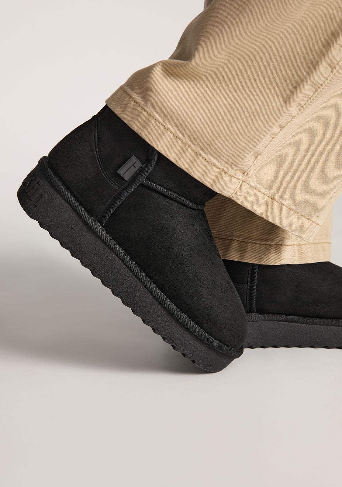 Nordic Low Basic Black