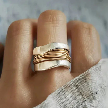 Anillo de Plata con Hilos Dorados