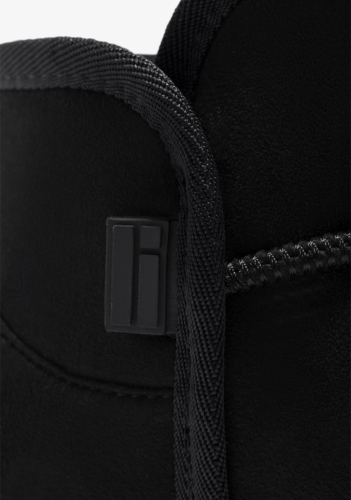 Nordic Low Basic Black