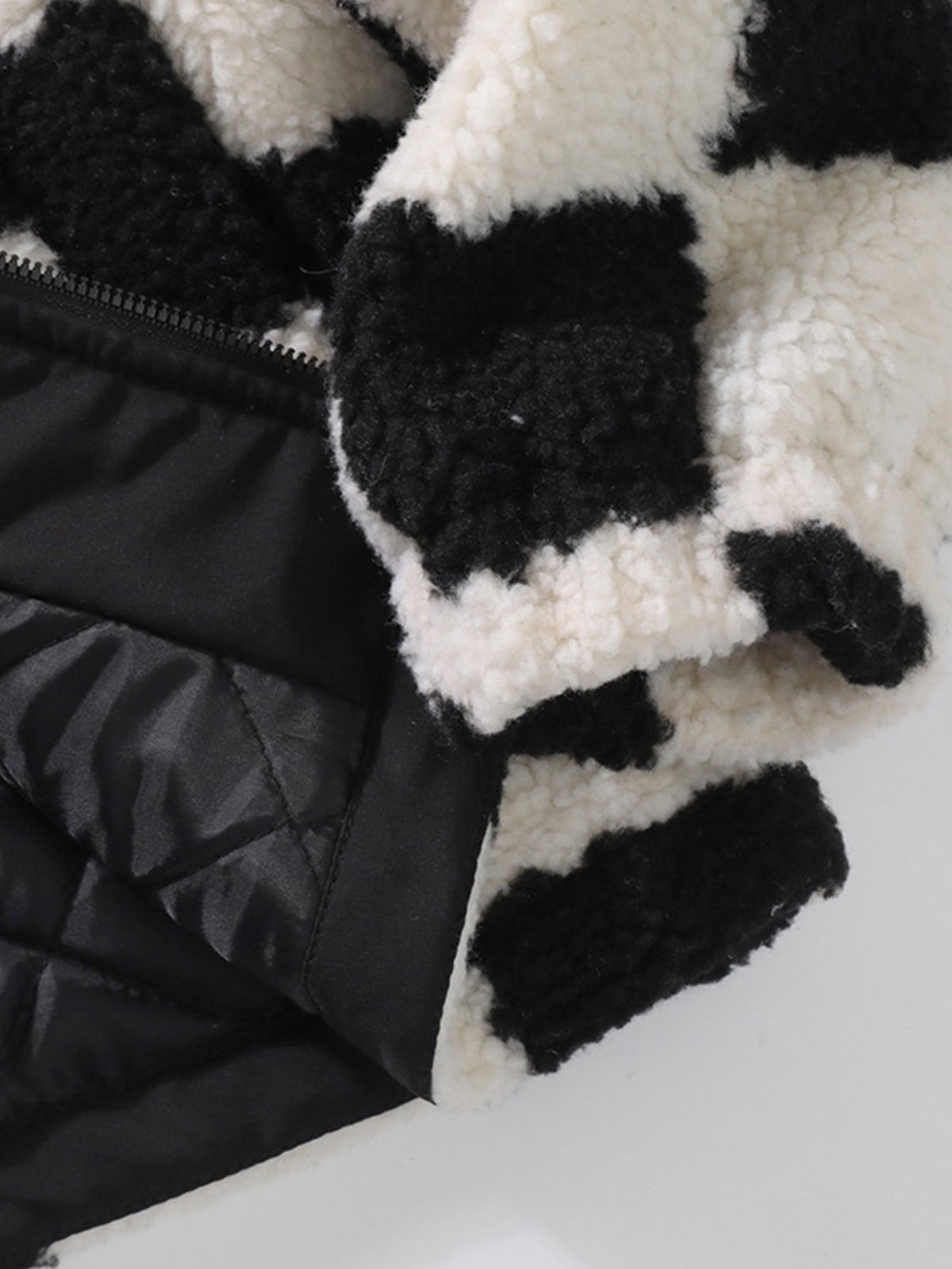 Rutig teddyjacka med ståkrage