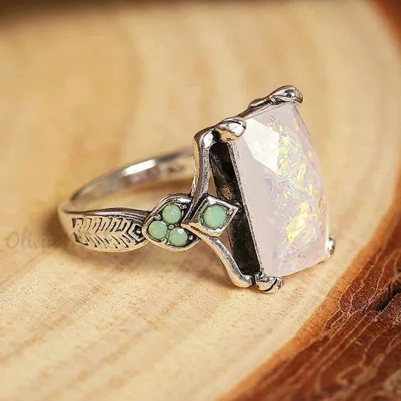Anillo Vintage Resplandor de Ópalo en Plata