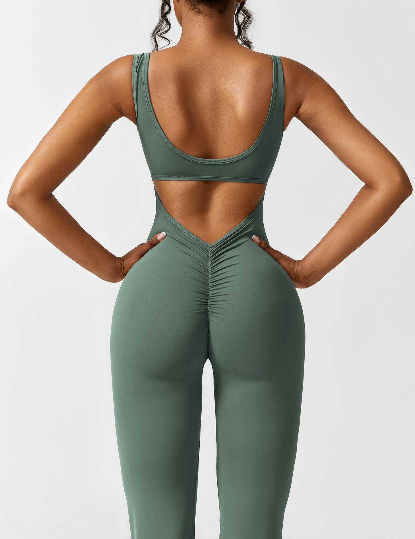 Yeoreo Lizvette Flared Jumpsuit mit V-Rücken