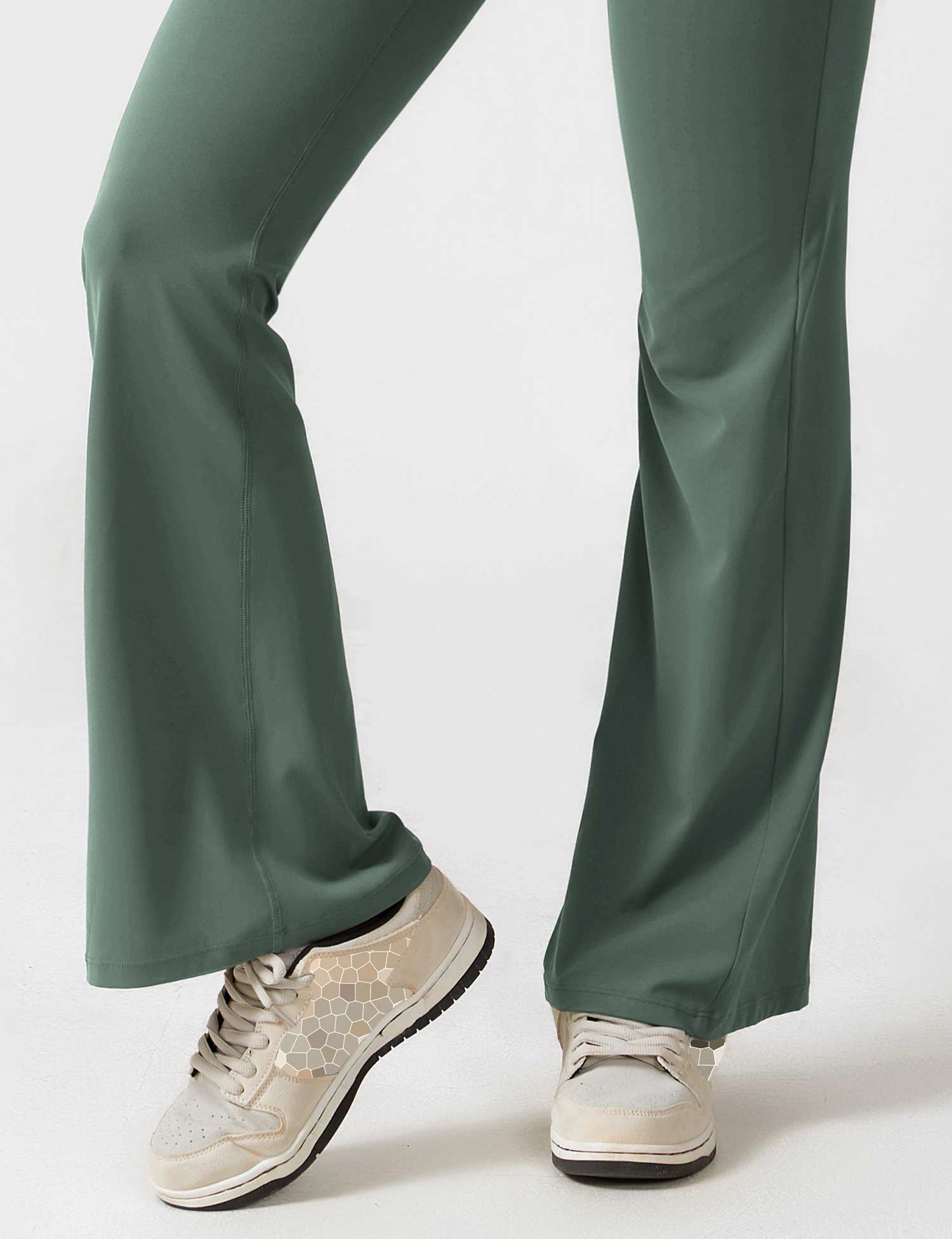 Yeoreo Lizvette Flared Jumpsuit mit V-Rücken