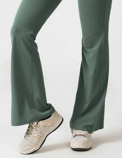 Yeoreo Lizvette Flared Jumpsuit mit V-Rücken