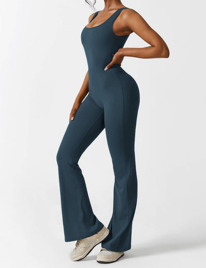 Yeoreo Lizvette Flared Jumpsuit mit V-Rücken