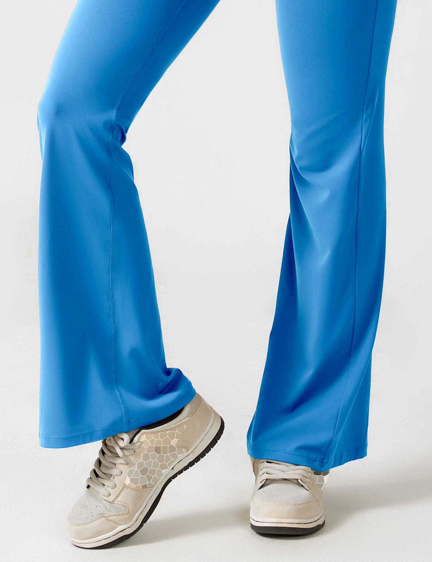 Yeoreo Lizvette Flared Jumpsuit mit V-Rücken