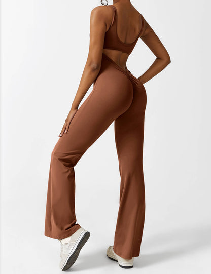 Yeoreo Lizvette Flared Jumpsuit mit V-Rücken