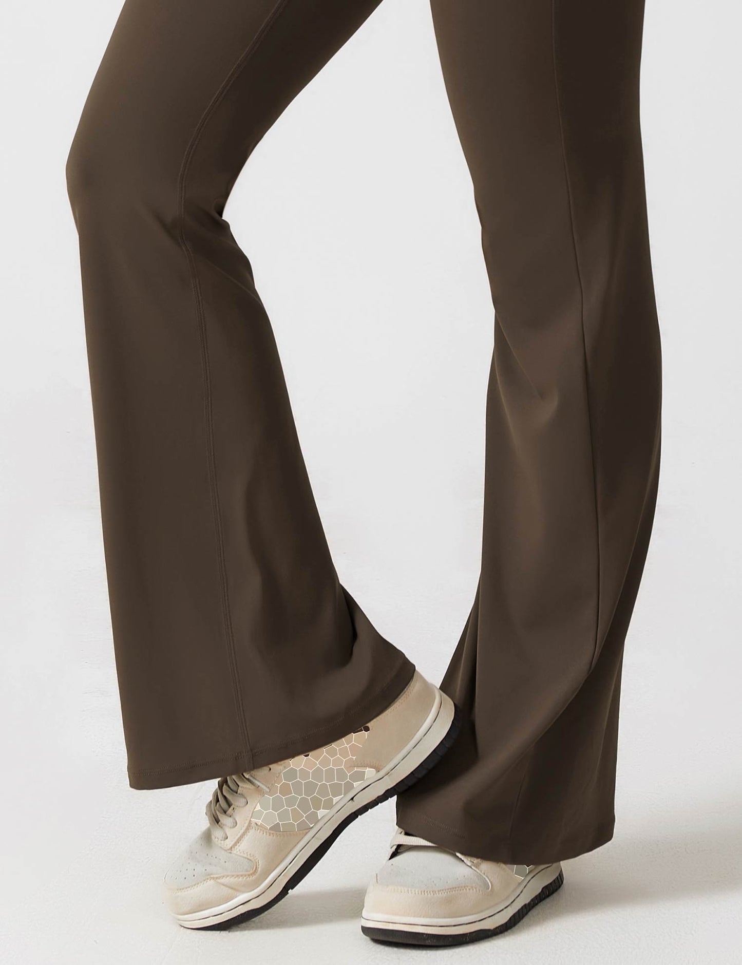 Yeoreo Lizvette Flared Jumpsuit mit V-Rücken