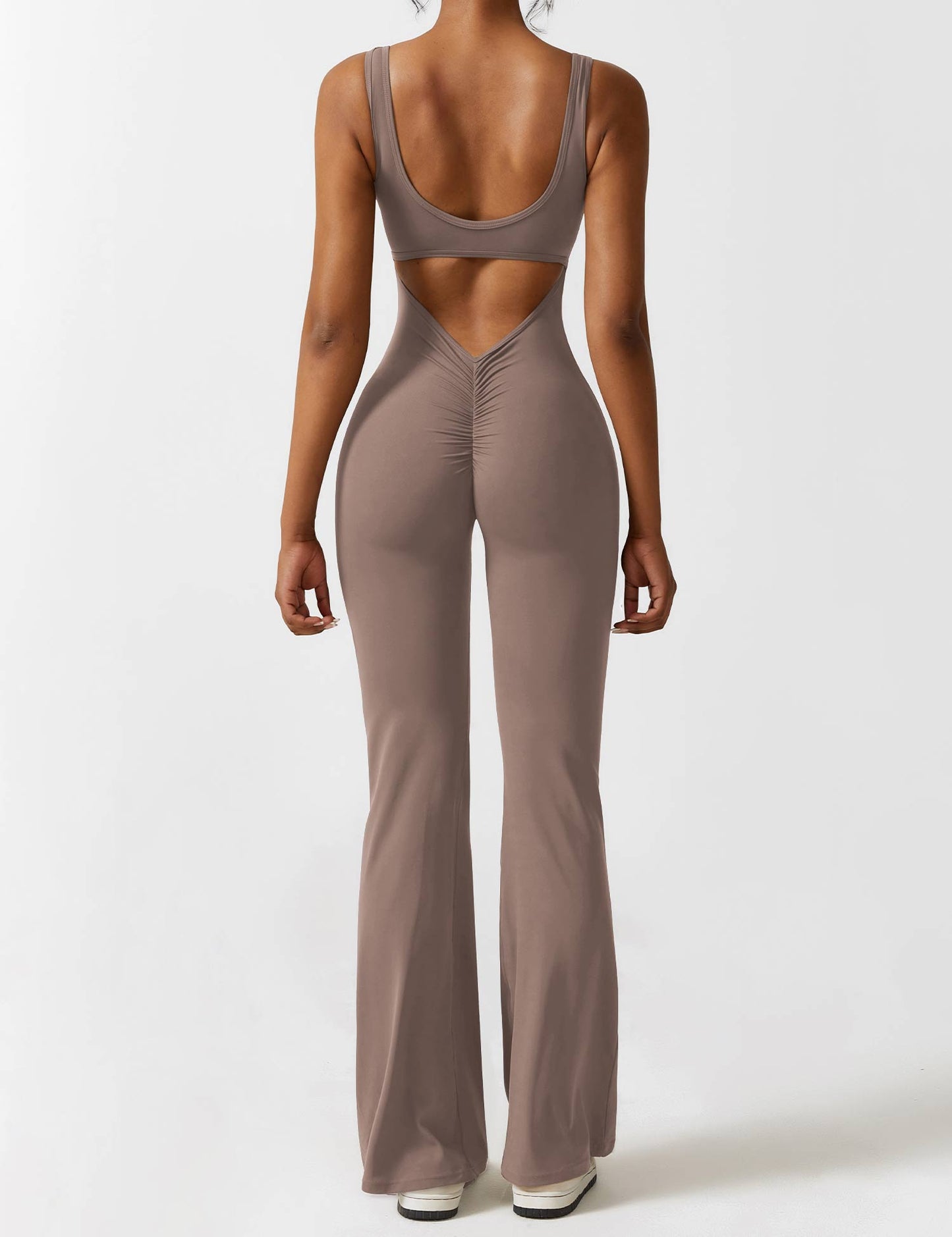 Yeoreo Lizvette Flared Jumpsuit mit V-Rücken