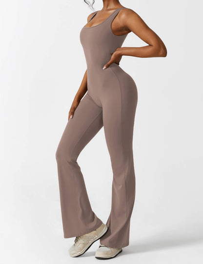 Yeoreo Lizvette Flared Jumpsuit mit V-Rücken
