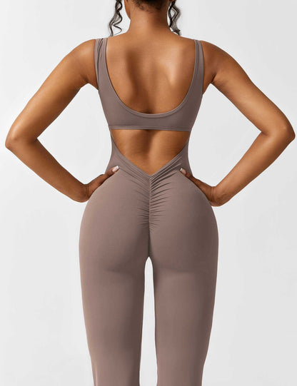 Yeoreo Lizvette Flared Jumpsuit mit V-Rücken