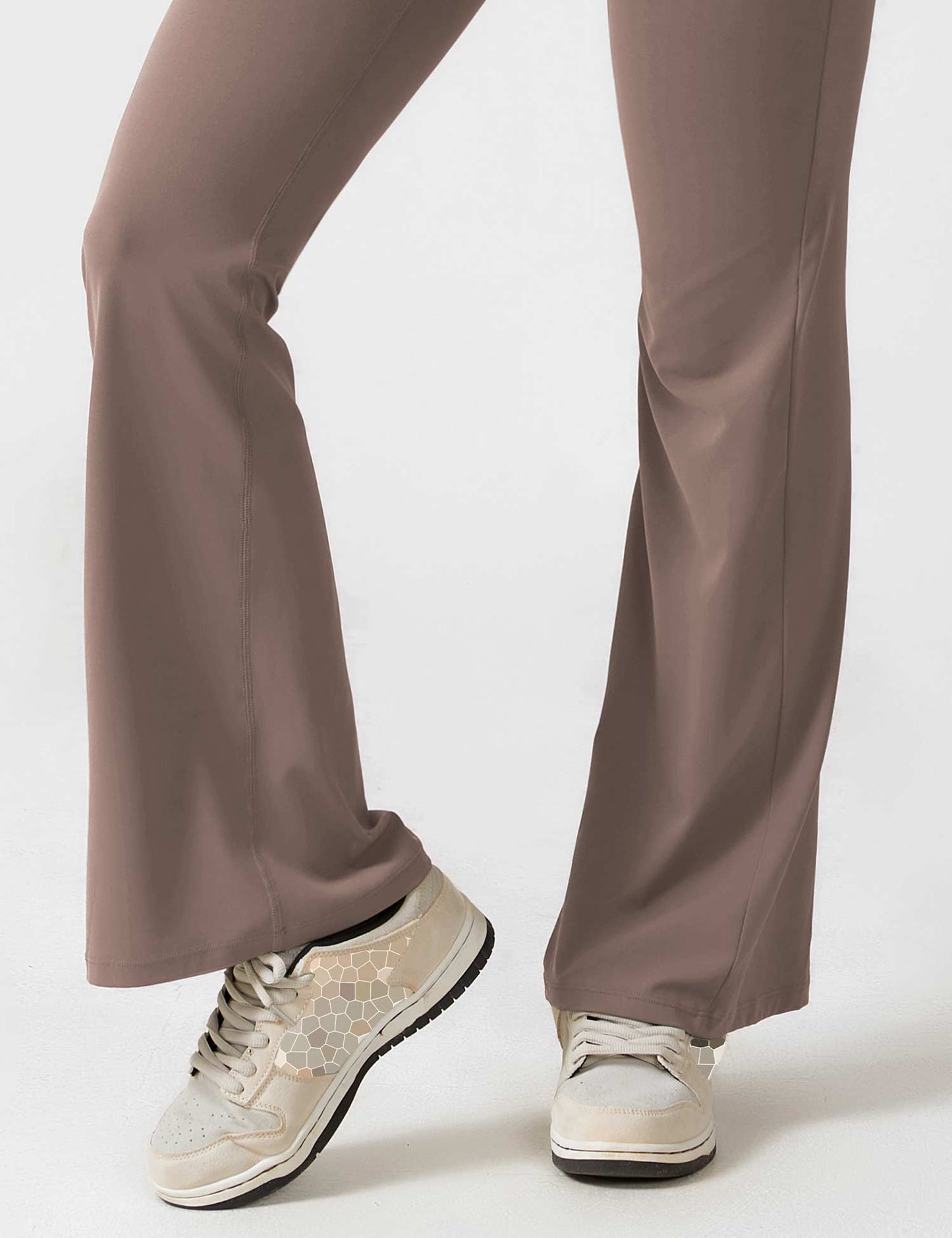 Yeoreo Lizvette Flared Jumpsuit mit V-Rücken
