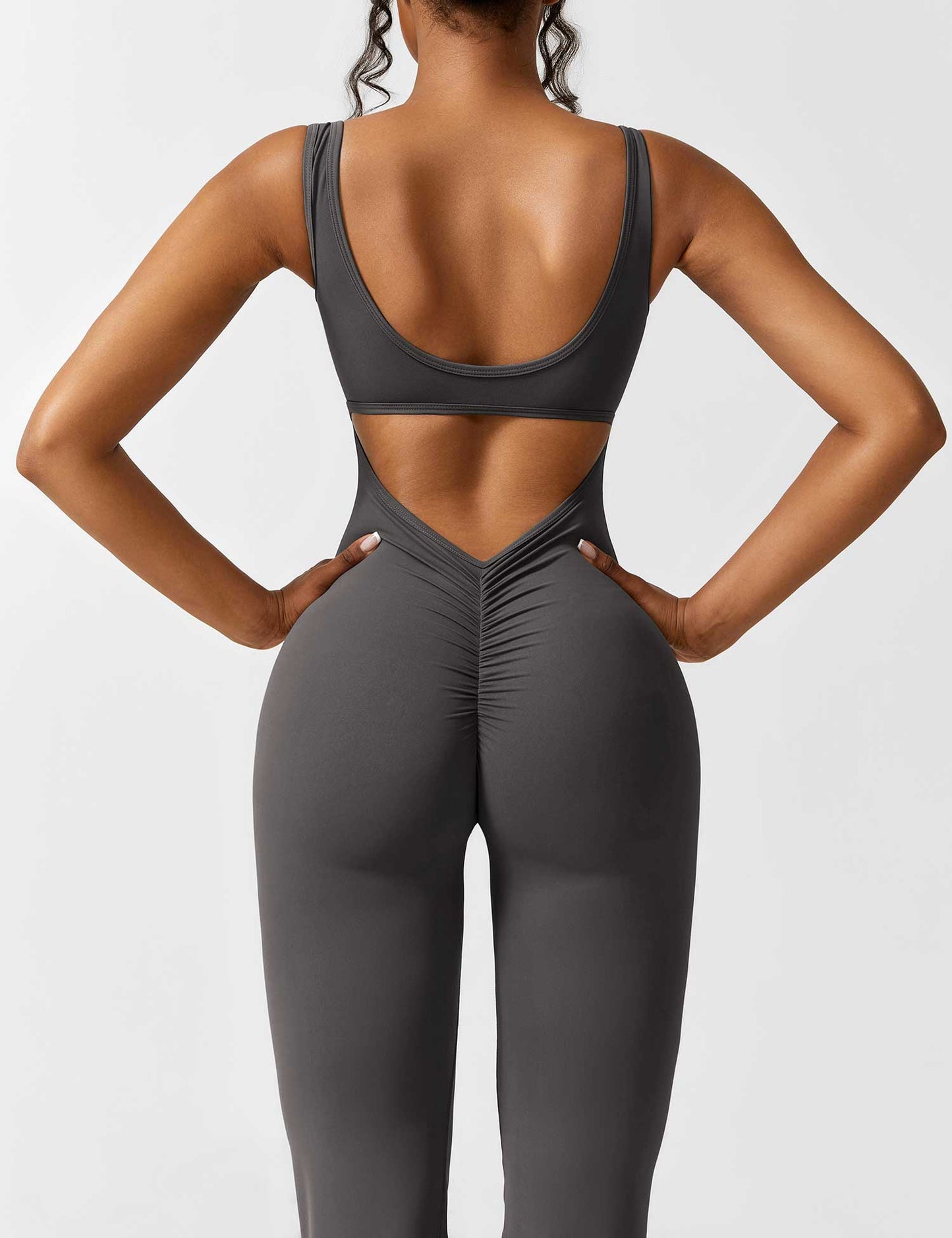 Yeoreo Lizvette Flared Jumpsuit mit V-Rücken