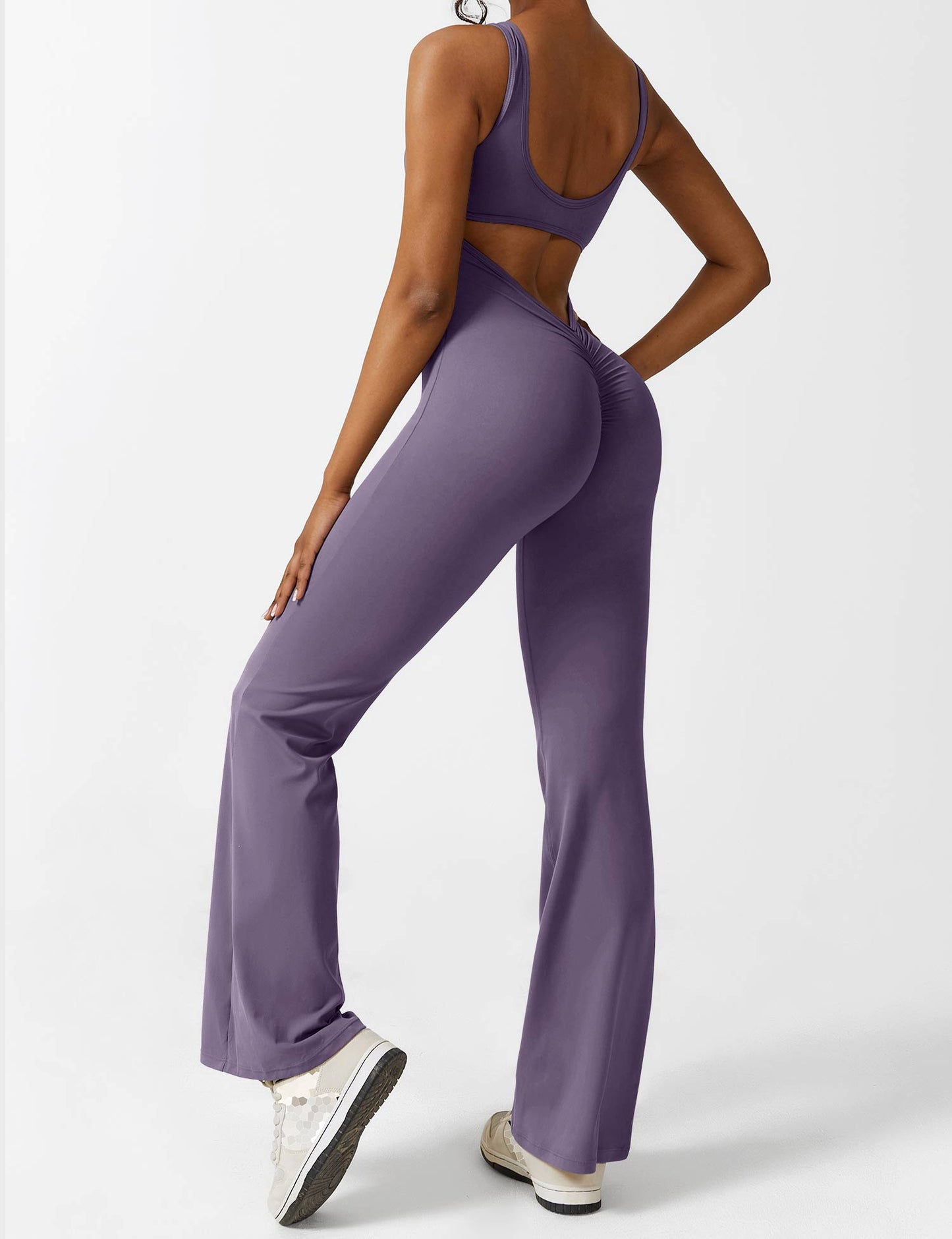Yeoreo Lizvette Flared Jumpsuit mit V-Rücken