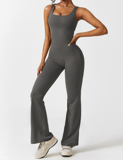 Yeoreo Lizvette Flared Jumpsuit mit V-Rücken