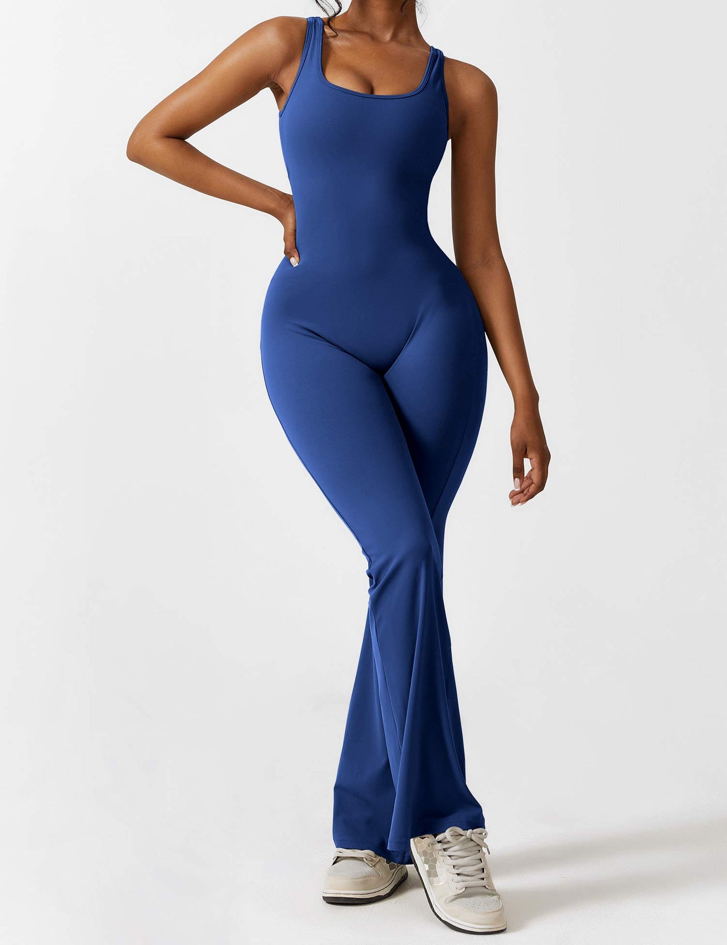 Yeoreo Lizvette Flared Jumpsuit mit V-Rücken