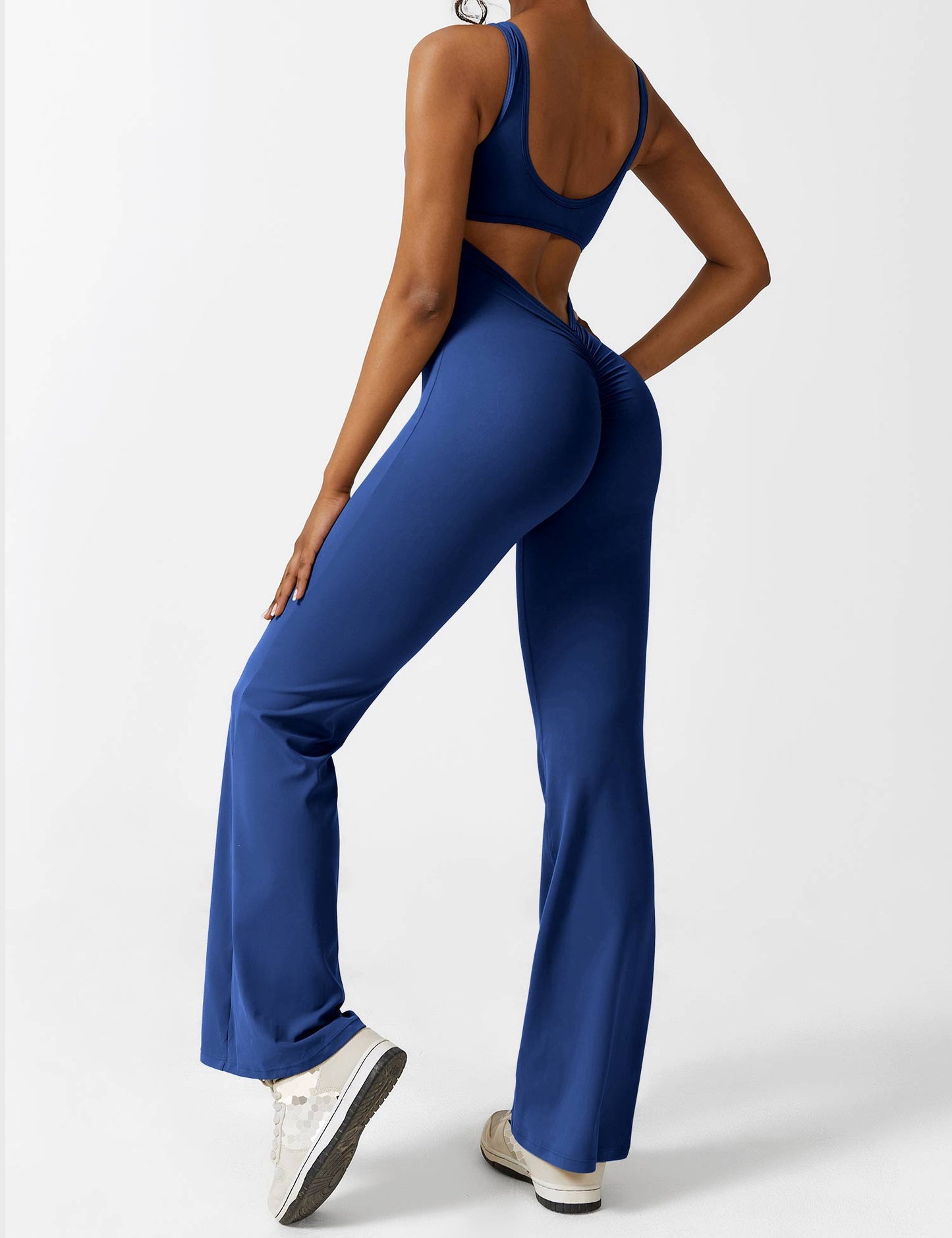 Yeoreo Lizvette Flared Jumpsuit mit V-Rücken