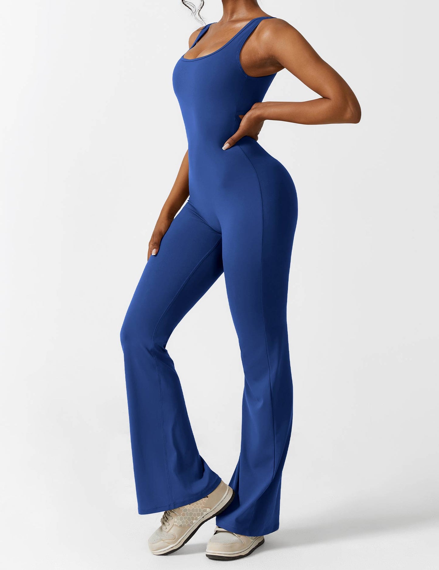 Yeoreo Lizvette Flared Jumpsuit mit V-Rücken