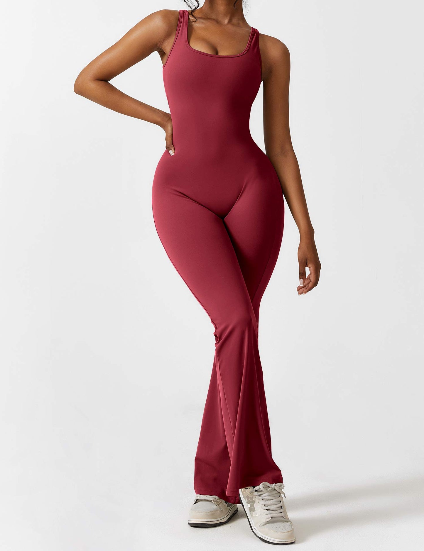 Yeoreo Lizvette Flared Jumpsuit mit V-Rücken
